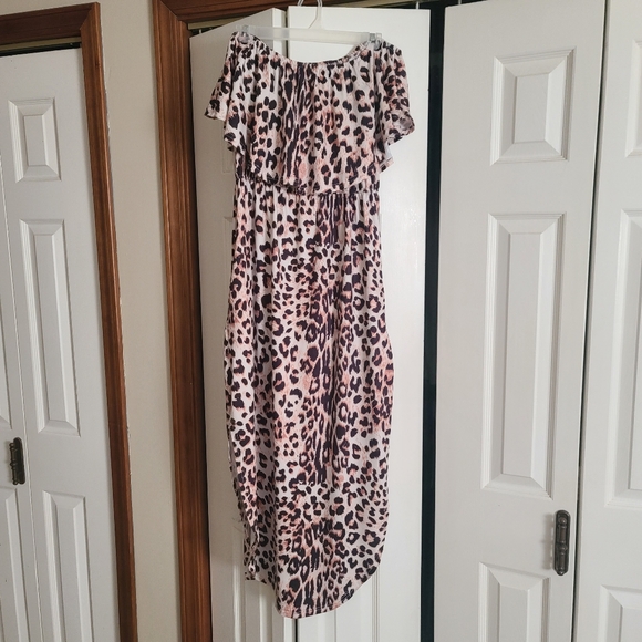 Gersymi Leopard Maxi Dress - Picture 2 of 3